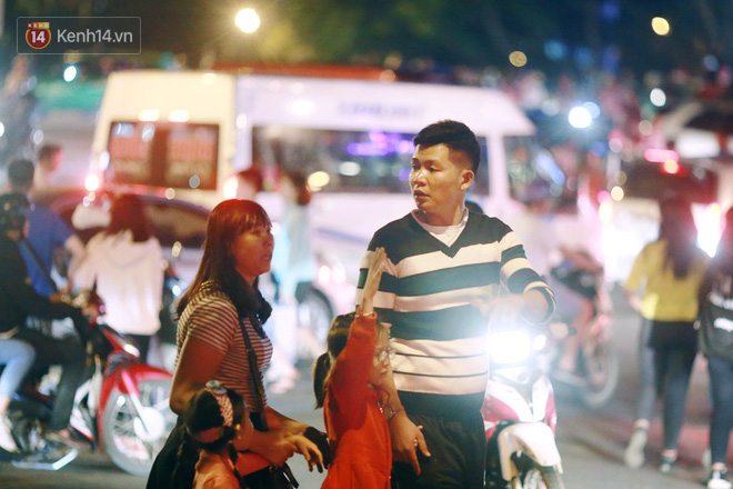 Đà Lạt chật kín du khách và phương tiện, các ngả đường ùn tắc kinh hoàng tối 30/4